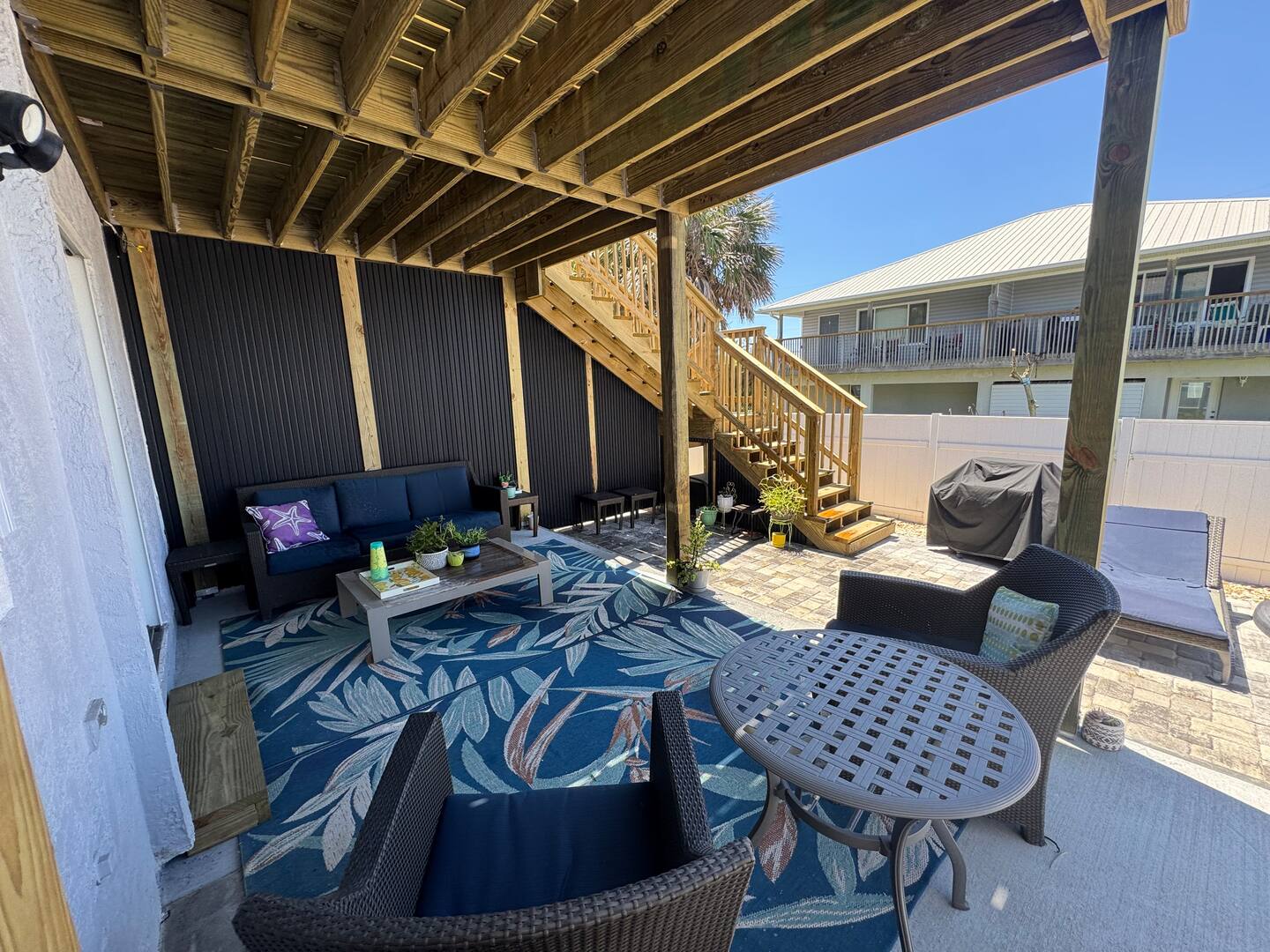 Relaxing Beach Retreat — Covered patio