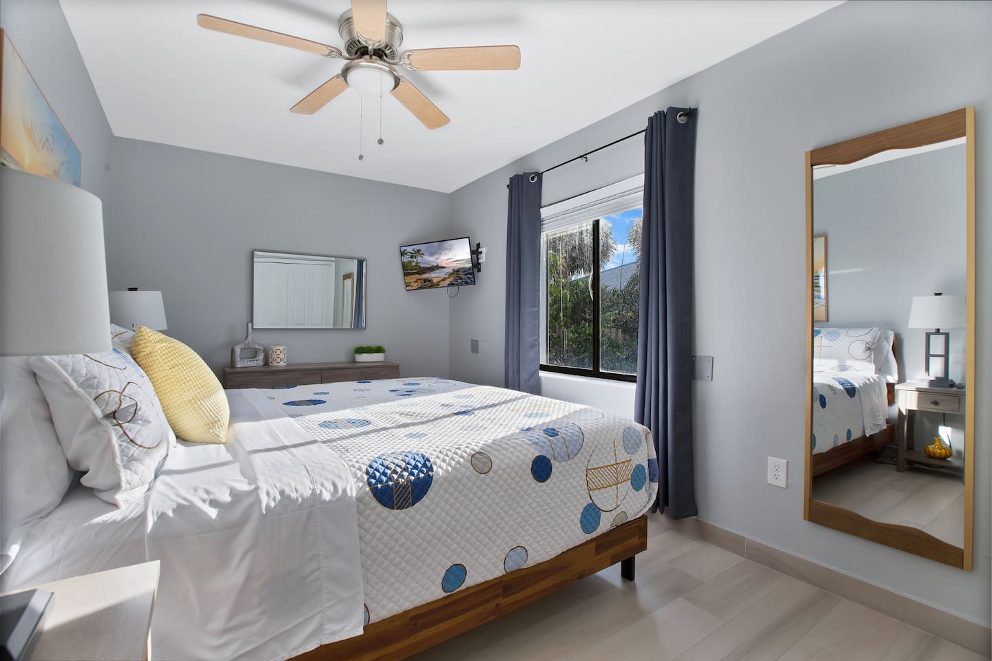 Modern Beach Retreat — Bedroom